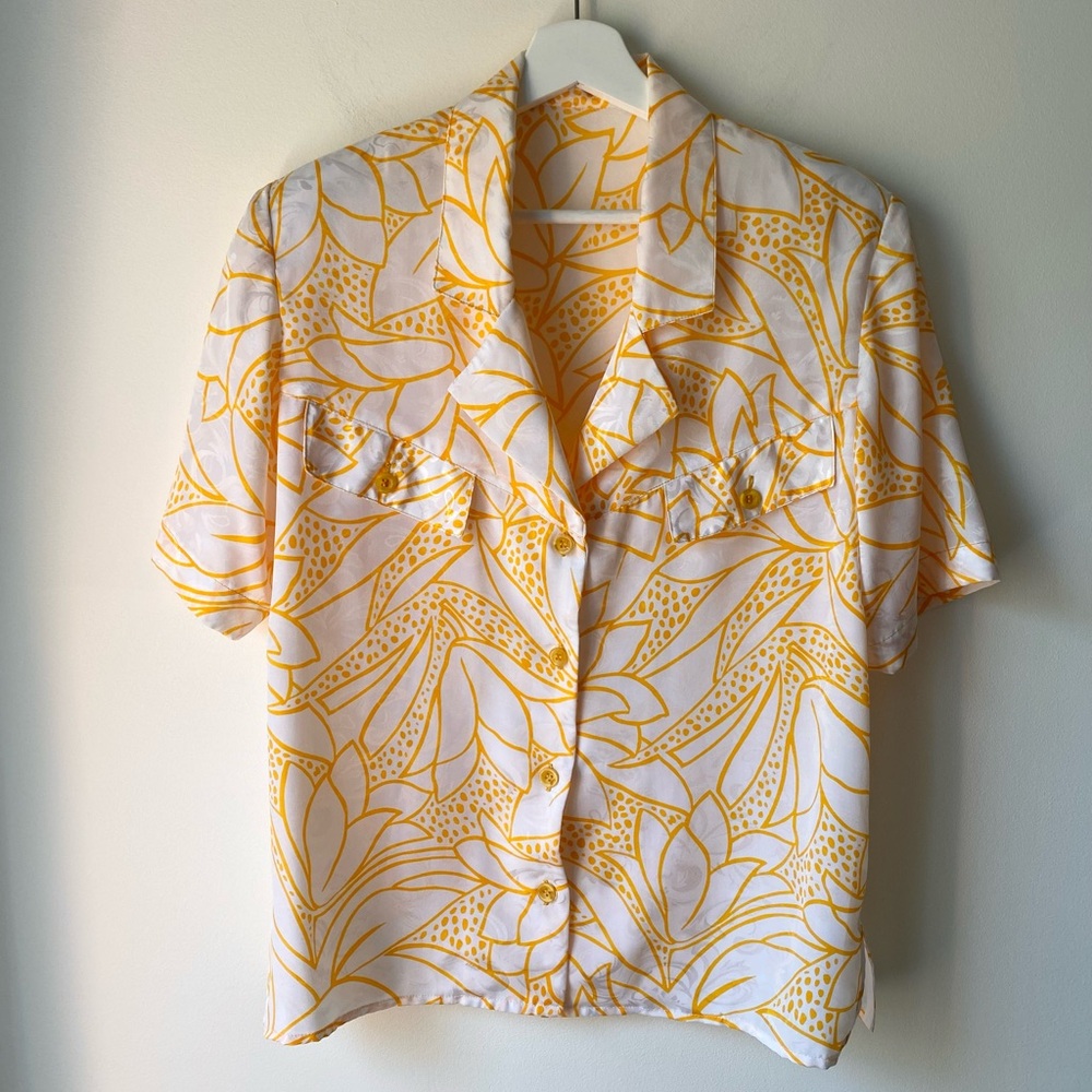 Vintage flowy short sleeve button down shirt - Picture 5 of 11